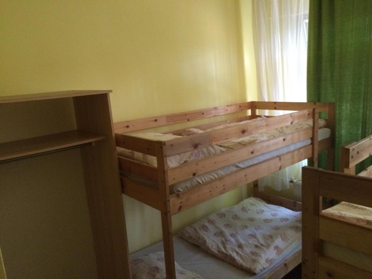 Fenyves Panzio Bed and Breakfast Siófok Rum bild