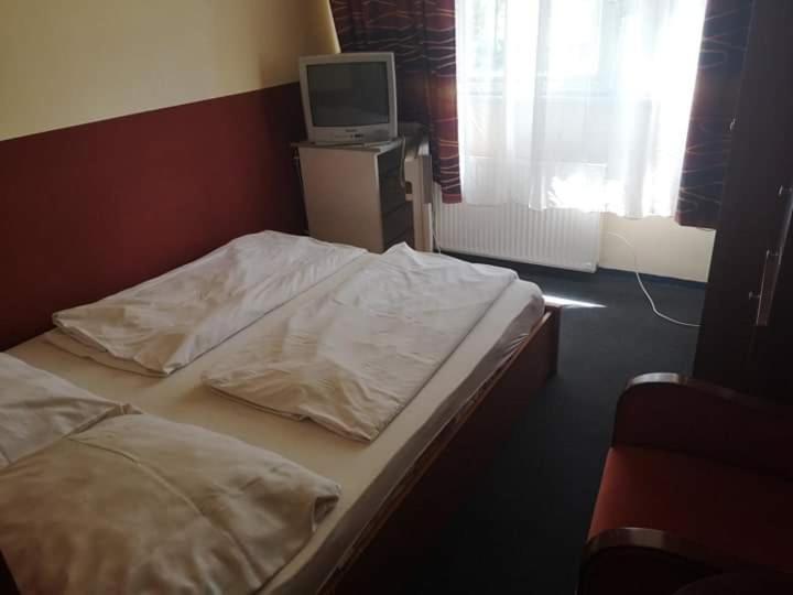 Fenyves Panzio Bed and Breakfast Siófok Exteriör bild